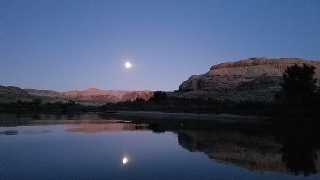 Bezpłatne pobieranie Dusk Moon Nature - darmowe zdjęcie lub obraz do edycji za pomocą internetowego edytora obrazów GIMP