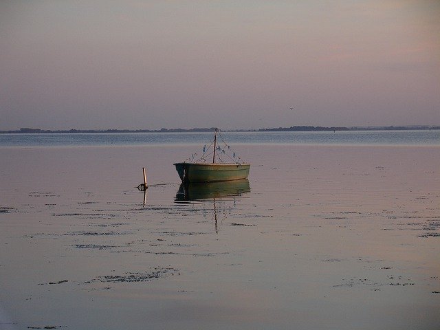 Descarga gratuita Dusk Sea Boat Rowing - foto o imagen gratuita para editar con el editor de imágenes en línea GIMP