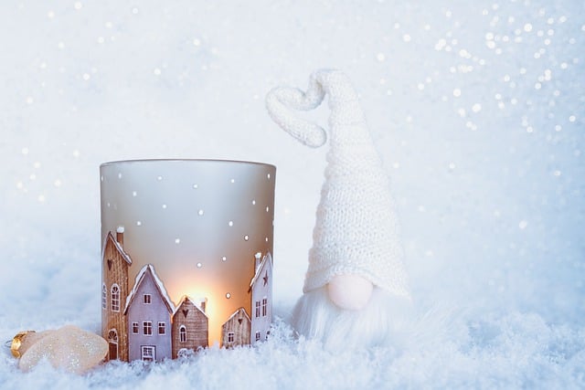 Бесплатно загрузите фигурку гнома в рождественском белом свете бесплатное изображение для редактирования в GIMP бесплатный онлайн-редактор изображений