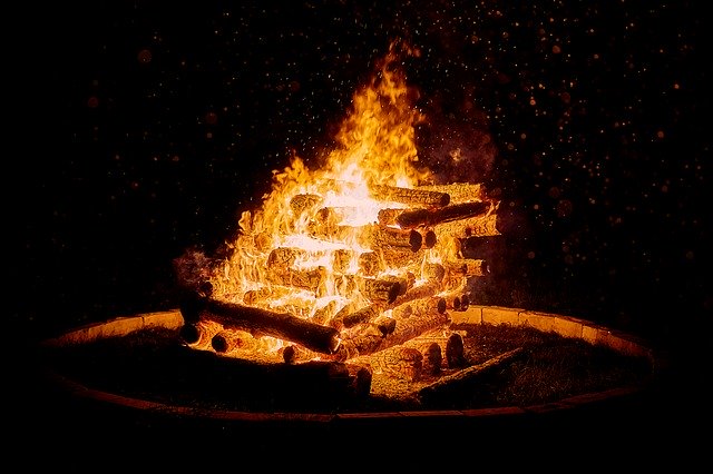 ດາວ​ໂຫຼດ​ຟຣີ Easter Fire Wood Heat - ຮູບ​ພາບ​ຟຣີ​ຫຼື​ຮູບ​ພາບ​ທີ່​ຈະ​ໄດ້​ຮັບ​ການ​ແກ້​ໄຂ​ກັບ GIMP ອອນ​ໄລ​ນ​໌​ບັນ​ນາ​ທິ​ການ​ຮູບ​ພາບ​