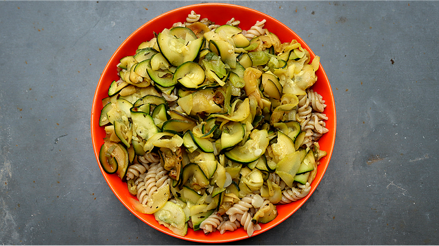 Muat turun percuma Eat Lunch Zucchini - foto atau gambar percuma untuk diedit dengan editor imej dalam talian GIMP