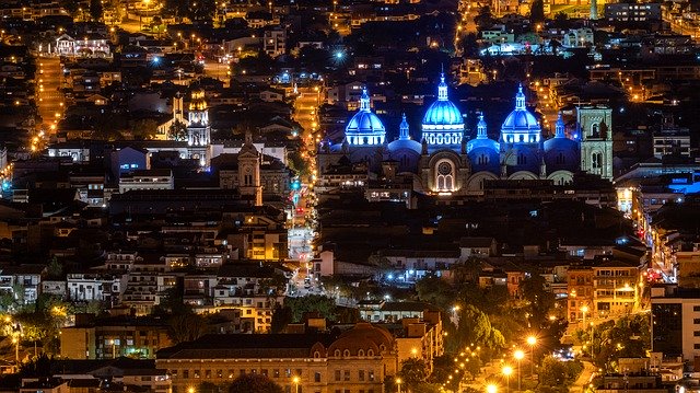 Bezpłatne pobieranie Ekwadoru Cuenca Night Photograph - bezpłatne zdjęcie lub obraz do edycji za pomocą internetowego edytora obrazów GIMP
