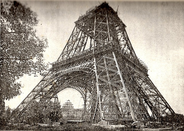 Bezpłatne pobieranie wieży eiffla w budowie darmowe zdjęcie do edycji za pomocą bezpłatnego internetowego edytora obrazów GIMP