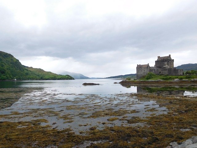 Gratis download Eilean Donan Castle Loch Schotland - gratis foto of afbeelding om te bewerken met GIMP online afbeeldingseditor