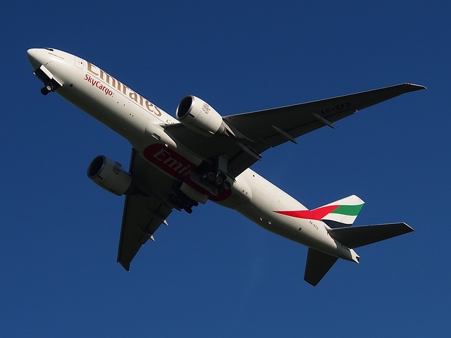 Free download emirates boeing 777 aircraft plane free picture to be edited with GIMP free online image editor
