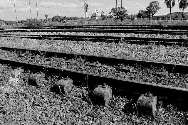 Muat turun percuma Engineering Rails Train - foto atau gambar percuma untuk diedit dengan editor imej dalam talian GIMP