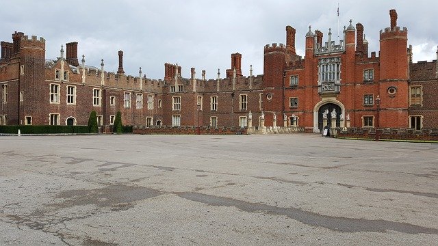 Free download England Hampton Court Palace -  free photo or picture to be edited with GIMP online image editor