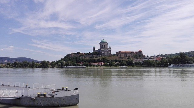 Muat turun percuma Gereja Esztergom Danube - foto atau gambar percuma untuk diedit dengan editor imej dalam talian GIMP