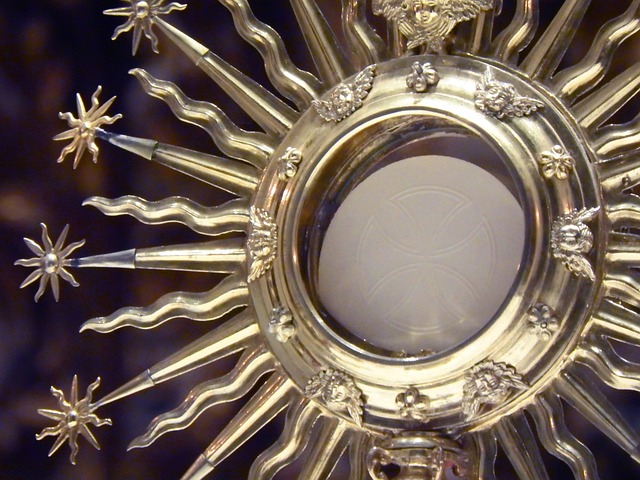 Free download eucharist monstrance host cc0 free picture to be edited with GIMP free online image editor
