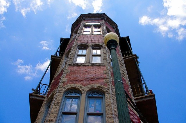 Bezpłatne pobieranie Eureka Springs Flat Iron Flats - bezpłatne zdjęcie lub obraz do edycji za pomocą internetowego edytora obrazów GIMP