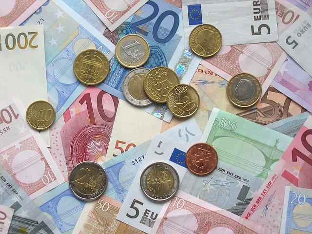 Descargue gratis la imagen gratuita de las monedas de los billetes de banco del euro para editar con el editor de imágenes en línea gratuito GIMP