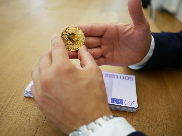 Téléchargement gratuit Euro Bitcoin Money - photo ou image gratuite à éditer avec l'éditeur d'images en ligne GIMP