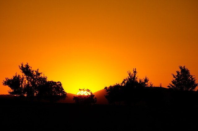 Muat turun percuma Evening Sky Orange Sun Setting - foto atau gambar percuma untuk diedit dengan editor imej dalam talian GIMP