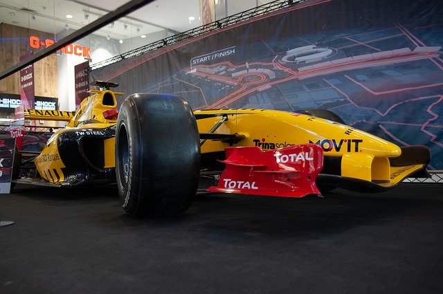 Téléchargement gratuit de F1 Car Renault - photo ou image gratuite à modifier avec l'éditeur d'images en ligne GIMP