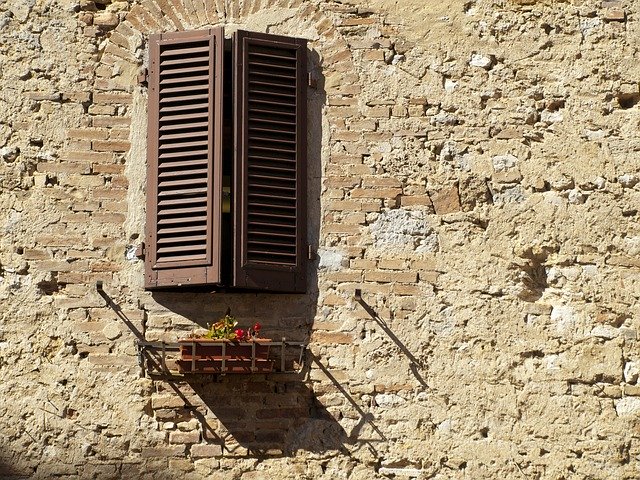 Download gratuito di Facade Brick Wall: foto o immagine gratuita da modificare con l'editor di immagini online GIMP