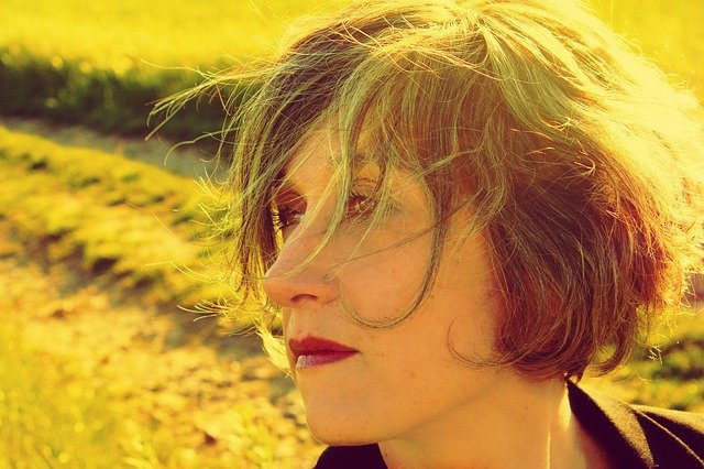 顔の女性の太陽を無料でダウンロード-GIMPオンラインイメージエディターで編集できる無料の写真または画像