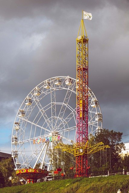 Unduh gratis Fairground Ferris Wheel - foto atau gambar gratis untuk diedit dengan editor gambar online GIMP