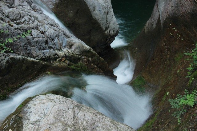 Muat turun percuma Falls Mountain - foto atau gambar percuma untuk diedit dengan editor imej dalam talian GIMP
