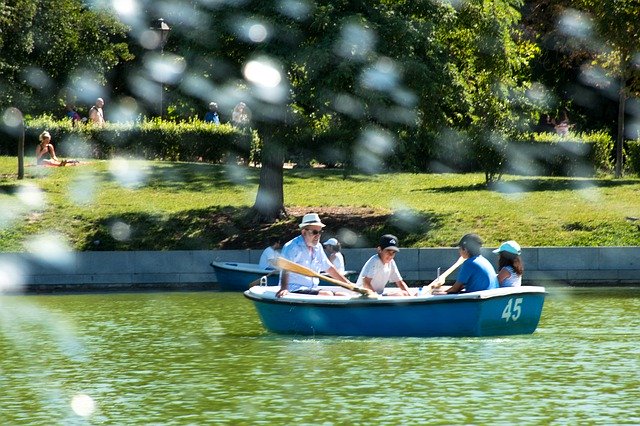 Free picture Family Boat Lake -  to be edited by GIMP free image editor by OffiDocs