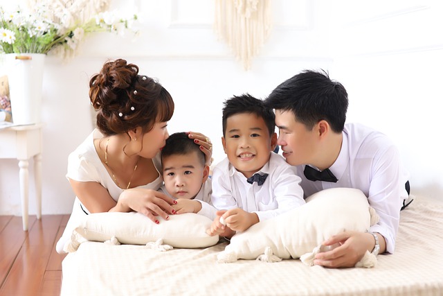 Free download family happy portrait free picture to be edited with GIMP free online image editor