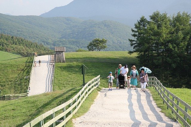 Bezpłatne pobieranie Family Mountain Korea - bezpłatne zdjęcie lub obraz do edycji za pomocą internetowego edytora obrazów GIMP