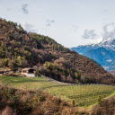 Farm in the middle of the mountains  screen for extension Chrome web store in OffiDocs Chromium