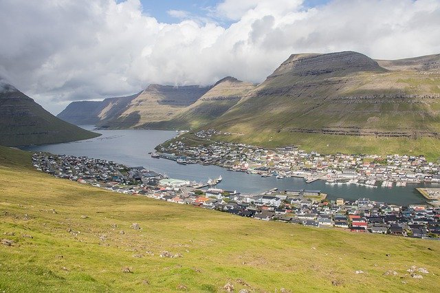 قم بتنزيل Faroe Islands Klaksvik Landscape - صورة مجانية أو صورة ليتم تحريرها باستخدام محرر الصور عبر الإنترنت GIMP