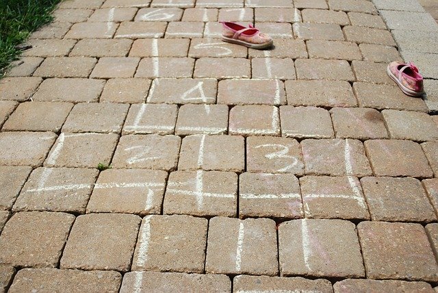 ດາວໂຫຼດຟຣີ Feet Shoes Hopscotch Warm - ຮູບແຕ້ມຟຣີເພື່ອແກ້ໄຂດ້ວຍ GIMP ບັນນາທິການຮູບພາບອອນໄລນ໌ຟຣີ