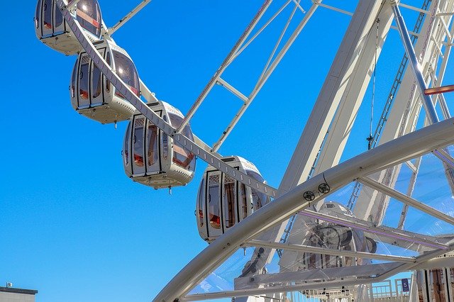 Unduh gratis Ferris Wheel Colorful - foto atau gambar gratis untuk diedit dengan editor gambar online GIMP