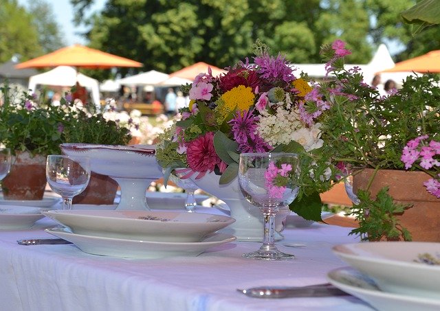 ດາວ​ໂຫຼດ​ຟຣີ Festival Table Covered - ຮູບ​ພາບ​ຟຣີ​ຫຼື​ຮູບ​ພາບ​ທີ່​ຈະ​ໄດ້​ຮັບ​ການ​ແກ້​ໄຂ​ກັບ GIMP ອອນ​ໄລ​ນ​໌​ບັນ​ນາ​ທິ​ການ​ຮູບ​ພາບ​