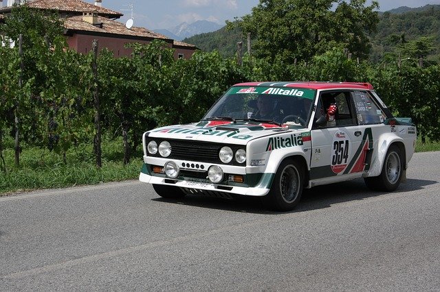 Muat turun percuma Fiat Rally Race - foto atau gambar percuma untuk diedit dengan editor imej dalam talian GIMP