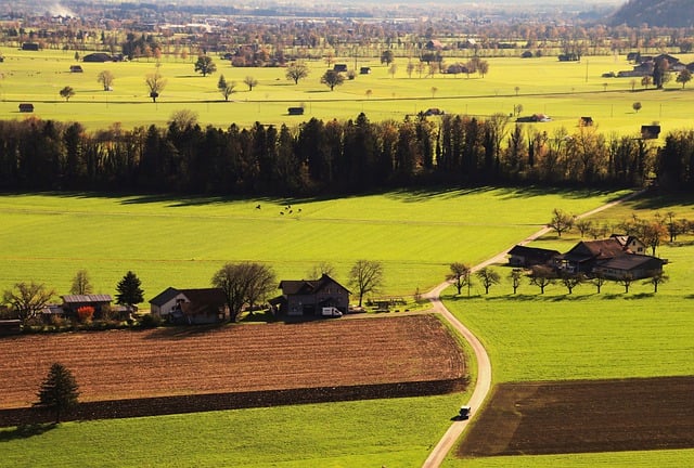 Bezpłatne pobieranie pól wiejskiej panoramy farmy darmowe zdjęcie do edycji za pomocą bezpłatnego edytora obrazów online GIMP