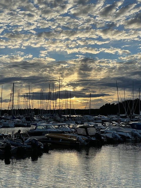 フィンランドの海、空、雲、ヨットを無料でダウンロード、GIMPで編集できる無料オンライン画像エディター