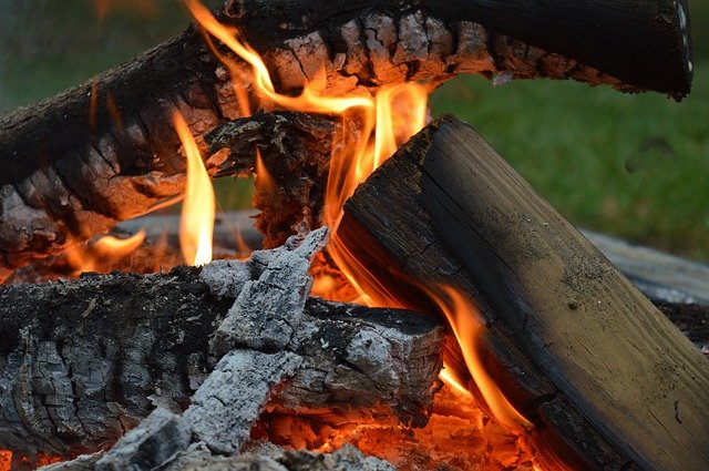 Muat turun percuma Fire Campfire Bonfire Open - foto atau gambar percuma untuk diedit dengan editor imej dalam talian GIMP