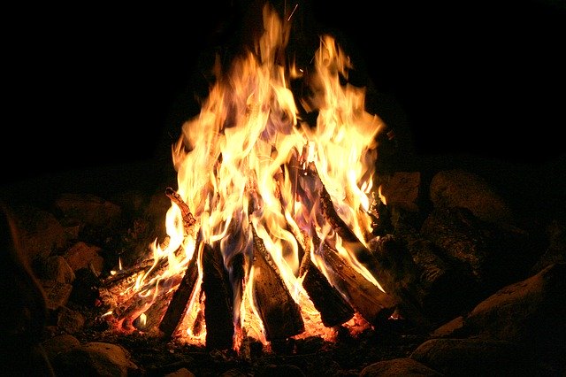 Безкоштовно завантажте Fire Camp Flame - безкоштовне фото або зображення для редагування за допомогою онлайн-редактора зображень GIMP