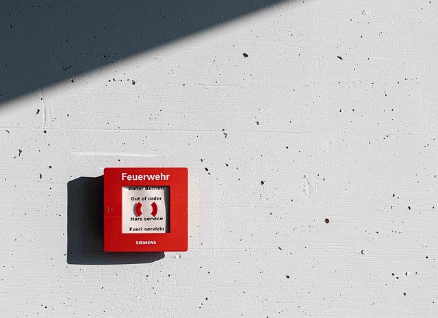 Unduh gratis Tombol Alarm Pemadam Kebakaran - foto atau gambar gratis untuk diedit dengan editor gambar online GIMP