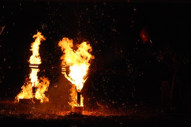 Muat turun percuma Fire Flame Sparks Iron - foto atau gambar percuma untuk diedit dengan editor imej dalam talian GIMP