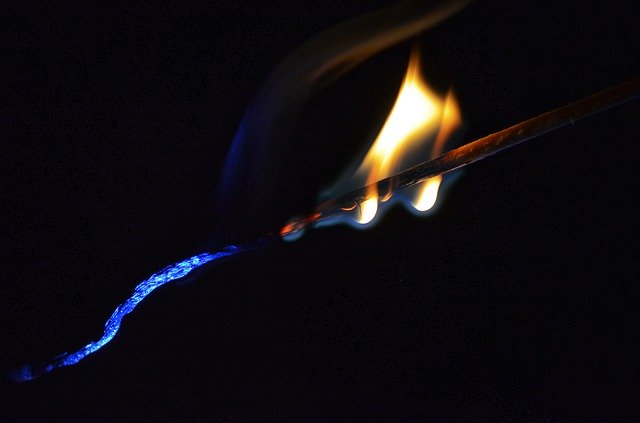 Безкоштовно завантажте Fire Match Light — безкоштовну фотографію чи малюнок для редагування в онлайн-редакторі зображень GIMP