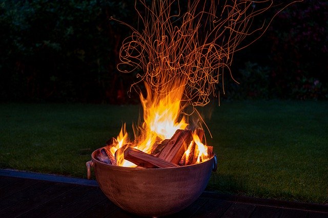 Unduh gratis Fire Midsummer Solstice - foto atau gambar gratis untuk diedit dengan editor gambar online GIMP