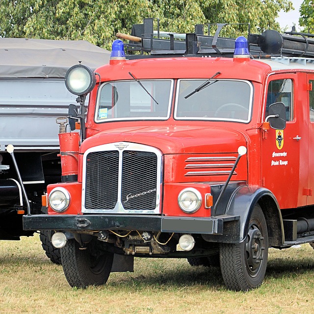 Free download fire truck old historical free picture to be edited with GIMP free online image editor