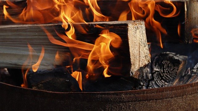 دانلود رایگان Fire Wood An Outbreak Of - عکس یا تصویر رایگان قابل ویرایش با ویرایشگر تصویر آنلاین GIMP