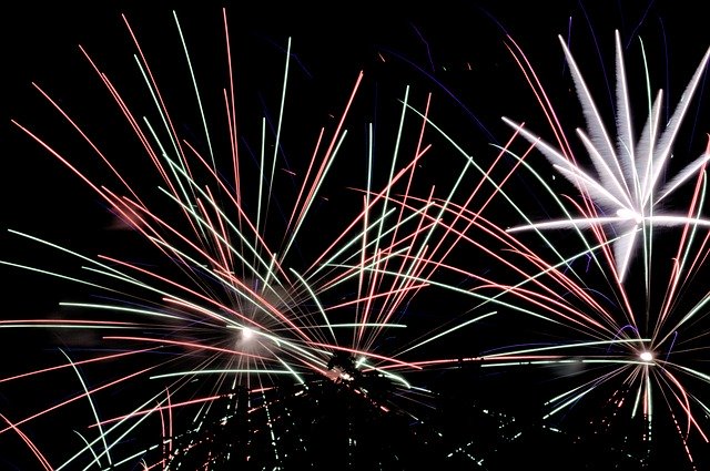 カラフルな花火の夜を無料ダウンロード - GIMP オンライン画像エディターで編集できる無料の写真または画像