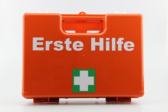 Téléchargement gratuit Kit de premiers secours allemand Autriche - photo ou image gratuite à éditer avec l'éditeur d'images en ligne GIMP