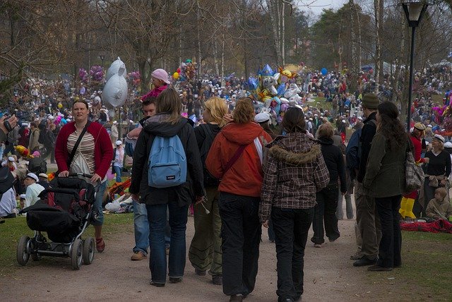 Безкоштовно завантажте First Of May Helsinki Wells Park - безкоштовну фотографію чи зображення для редагування за допомогою онлайн-редактора зображень GIMP