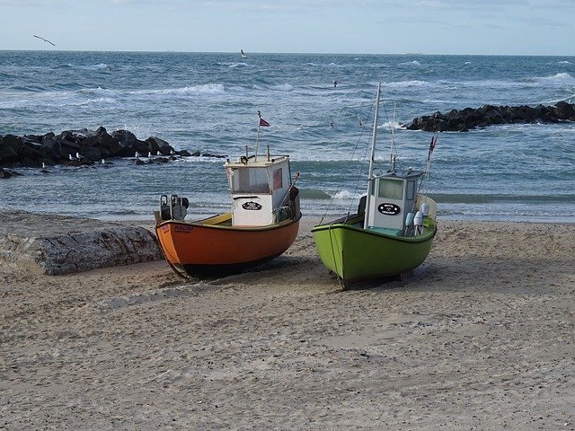 Скачать бесплатно Fishing Boats Beach Sea - бесплатное фото или изображение для редактирования с помощью онлайн-редактора изображений GIMP