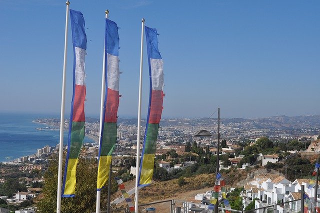 Bezpłatne pobieranie Flags Buddha Buddhism - darmowe zdjęcie lub obraz do edycji za pomocą internetowego edytora obrazów GIMP