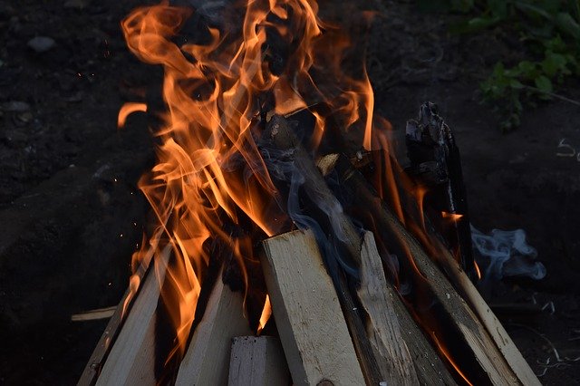 Descărcare gratuită Flames Fire Hot - fotografie sau imagini gratuite pentru a fi editate cu editorul de imagini online GIMP