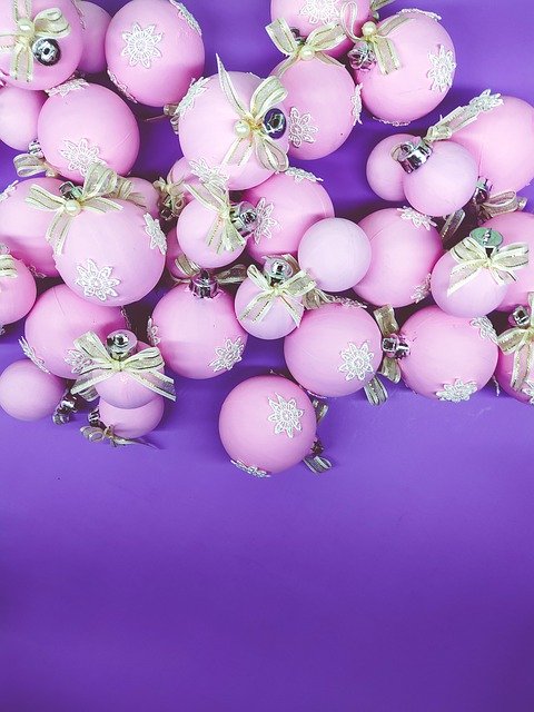 Muat turun percuma Flat Lay Christmas Spheres Pink - foto atau gambar percuma percuma untuk diedit dengan editor imej dalam talian GIMP