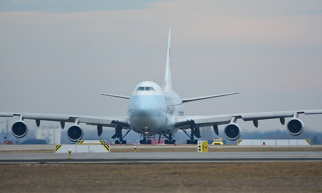 Free download flight boeing 747 aircraft airport free picture to be edited with GIMP free online image editor