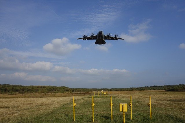 Bezpłatne pobieranie Flight Path Aircraft - darmowe zdjęcie lub obraz do edycji za pomocą internetowego edytora obrazów GIMP